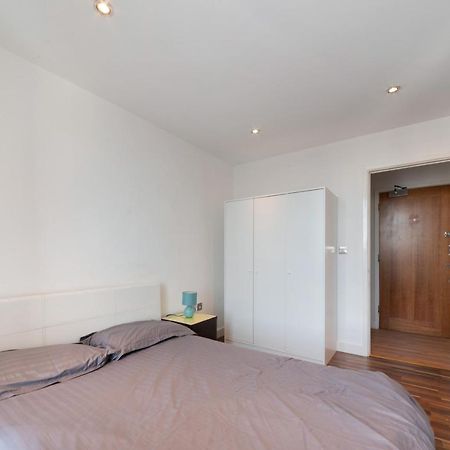 Excel 3 Bedroom Apartment Near City Airport And O2 Arena London Exteriör bild